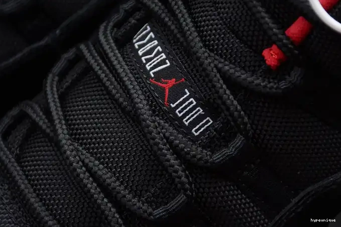 HYPE Low Jordan 11 Black Retro 